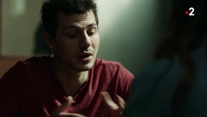 Eliott demande de l'aide à Lucille (Ep187)