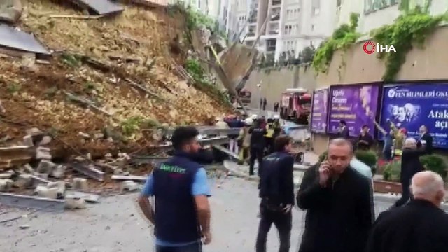 Başakşehir'de sitenin istinat duvarı çöktü