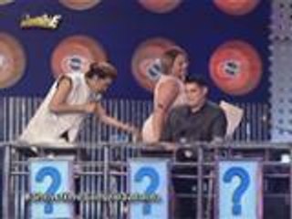 Ano ang pasalubong ni Vice sa kumareng si Karla?