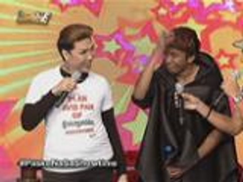 Vice Ganda niregalo ang kapa ni Madam Bertud sa madlang people mula sa Isabela