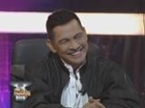 Melai Cantiveros as Mommy Dionisia Pacquiao sings Wrecking Ball