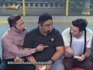 Funny Time barkada nagpatagisan kung kanino ang may masarap na sandwhich