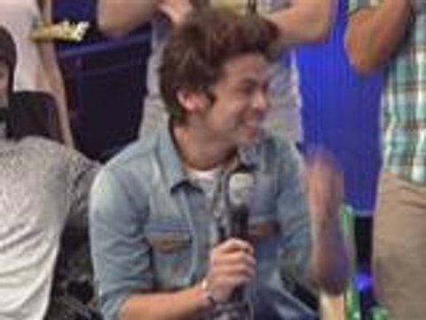 Topher, may regalo kay Pastillas Girl