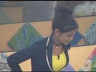 Ylona, kinantahan muli ang mga housemates