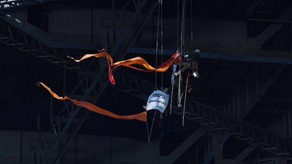 Des activistes de Greenpeace manifestent sous un pont de Sydney