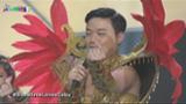 Ryan Bang ipinagyabang ang kanyang ABS sa madlang people