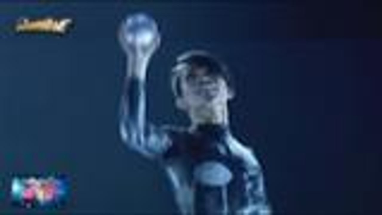 Nakaka-amaze na contact juggling performance ni Pepper Resty