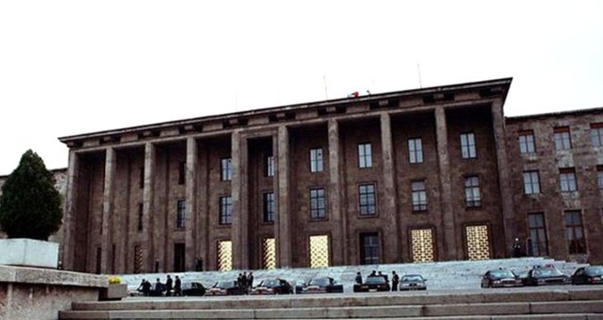 Son Dakika! DHKP-C'li 2 Terörist, Meclis'e Girmeye Çalışırken Yakalandı