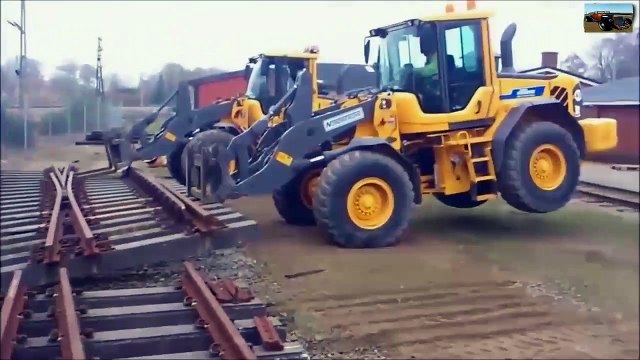 Unbelievable Amazing Extreme Excavator Situations Heavy Machines(1)