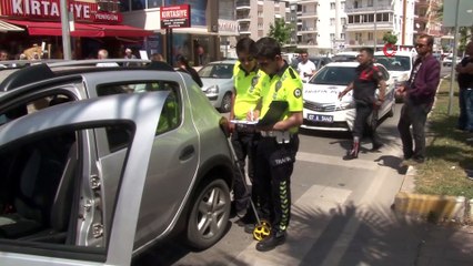 Yaya geçidinden motosikletle geçmeye kalınca hastanelik oldular... O anlar kamerada