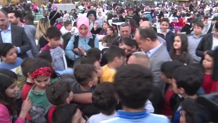 İstanbul Amerikalı Ünlü Sanatçı İlk İftarını Bağcılar'da Yaptı