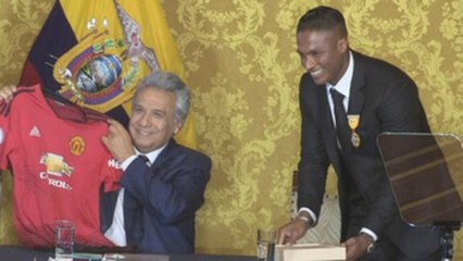 Ecuador homenajea a Valencia, tras su retiro del Manchester United
