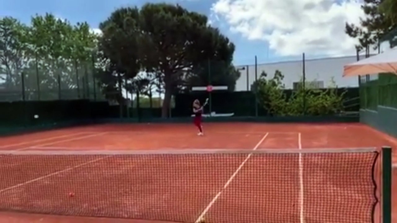 Shakira sorprende a sus fans con un vídeo jugando al tenis