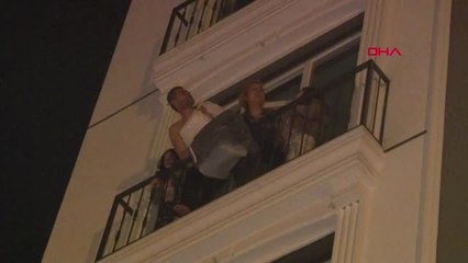 Kartal'da 6 Katlı Binada Yangın: 1'i Bebek 4'ü Çocuk 15 Kişi Kurtarıldı