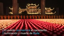 Miles de Budistas celebran el festival del Vesak en Vietnam