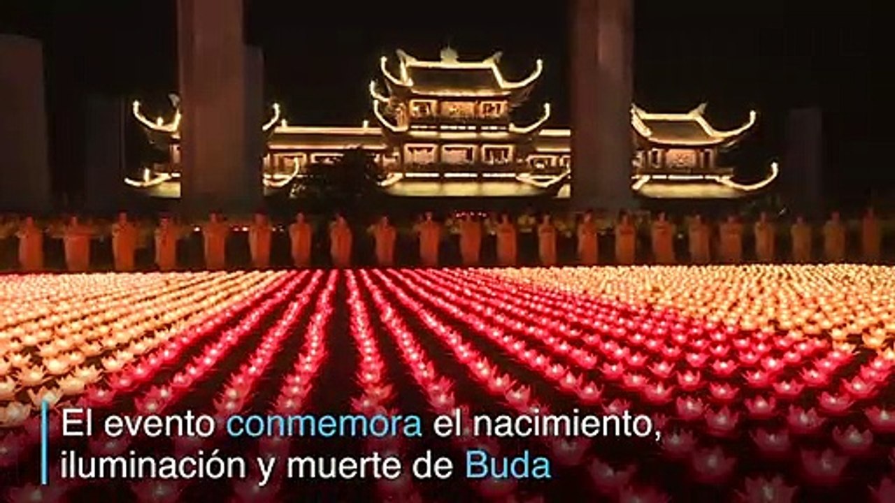 Miles de Budistas celebran el festival del Vesak en Vietnam