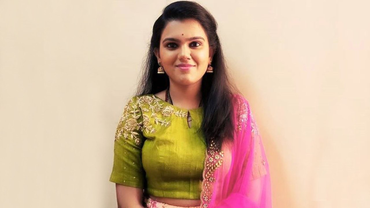 "Will Slap You With Slipper” Popular Singer Warns Director || Filmibeat Telugu