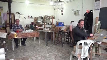 Kendi İmkanlarıyla Yaptıkları Makinelerde Cam Kaşık Üretip Dünyaya Satıyorlar