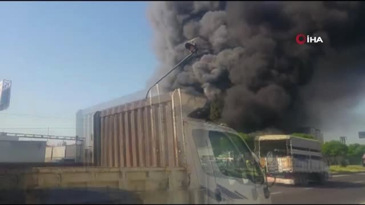 Mersin'de Strafor Fabrikasında Yangın