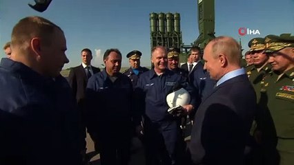 - Füzeleri İnceleyen Putin'e Savaş Uçakları Eşlik Etti