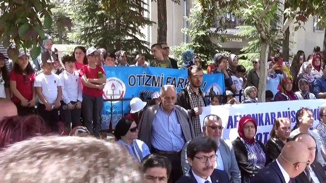 Afyonkarahisar'da 'Engelliler Haftası' etkinlikleri - Gözlerini siyah bantla kapatıp yürüdüler