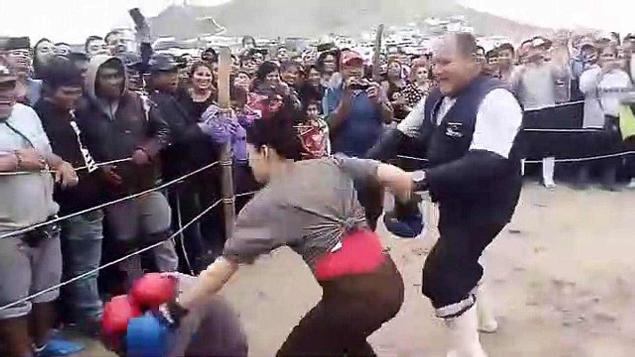 Venezolana boxeando con peruana -Peruana vs venezolana #box #boxeo