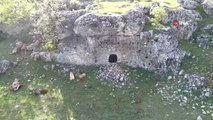 Sakin Şehir Ağın'da, Kaya Mezarlar Turizme Kazandırılmayı Bekliyor