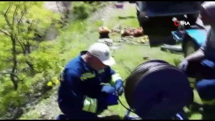 Coşan nehir, ekiplere zor anlar yaşattı