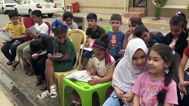 Kerküklü emekli öğretmenden ücretsiz açık hava sınıfında ders - KERKÜK