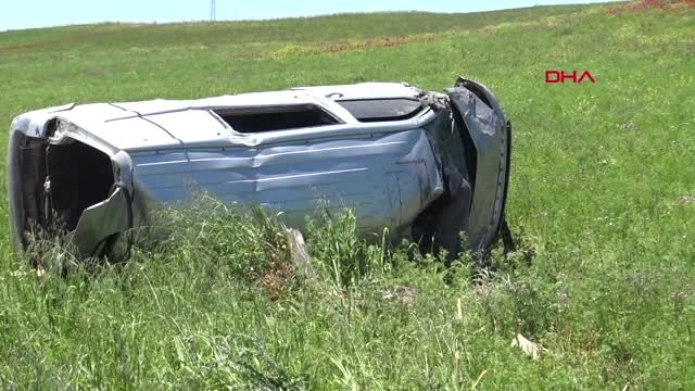 Diyarbakır Silvan'da Çilek Yüklü Araç Takla Attı 4 Yaralı