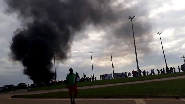 Estudantes protestam em frente à Ufes de São Mateus
