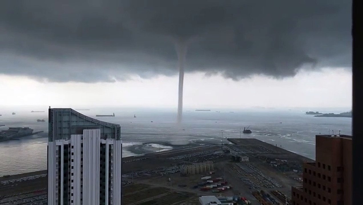 Tornade d'eau géante à Singapour