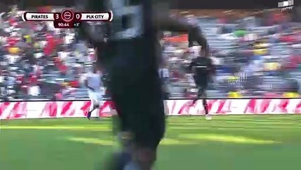 Football : quand un joueur se fait plaisir avec une série de dribbles complètement inutile