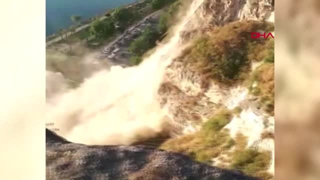 Şanlıurfa Birecik'te Heyelan Riski Taşıyan 13 Ev Boşaltıldı