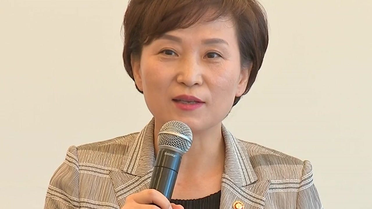 정부 "국민께 송구...버스 요금 인상 불가피" / YTN