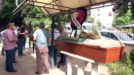 Siyanür faciasında hayatını kaybeden anne ve baba son yolculuklarına uğurlanıyor
