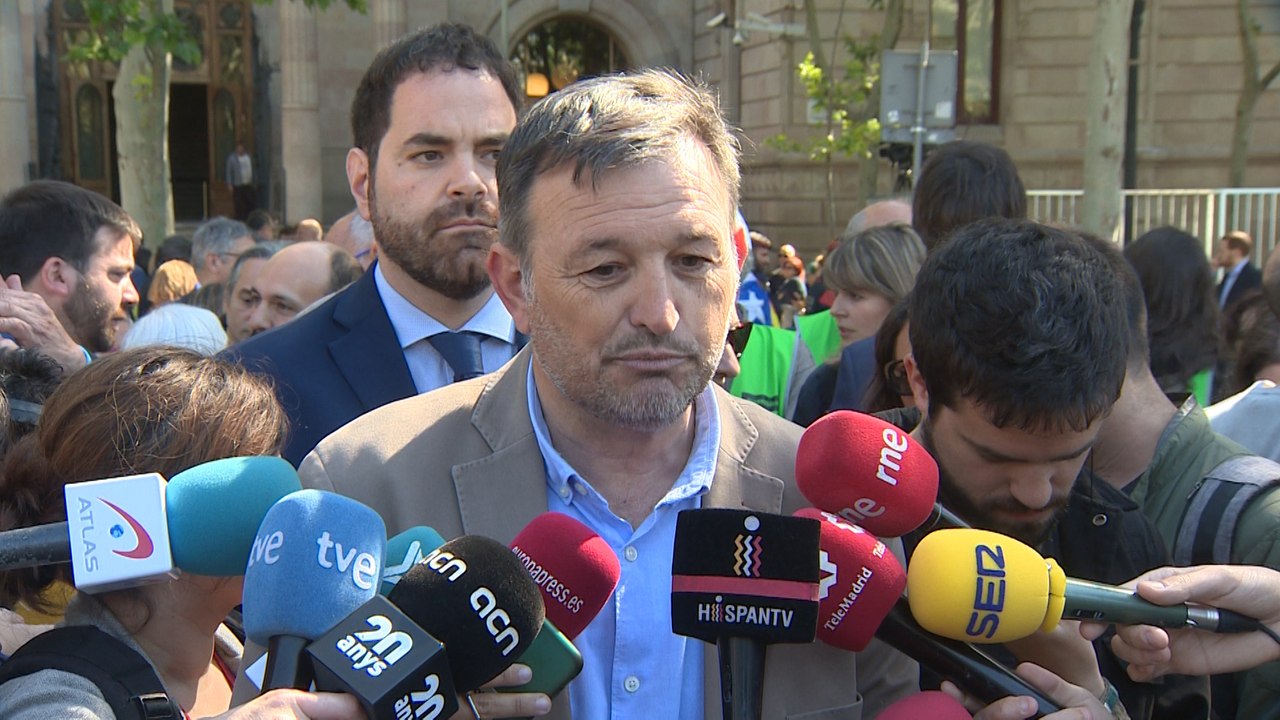 AMI llama a no normalizar la "regresión democrática"