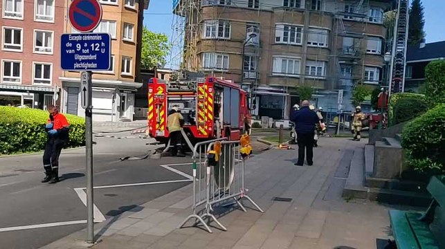 Bruxelles: une toiture de 200 m2 en feu à Woluwe-Saint-Pierre (crédit: Audimat Productions)