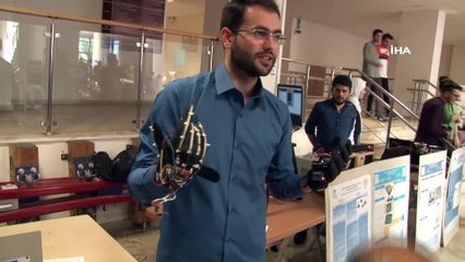 Ülkelerindeki savaş mağdurları için 'Robotik Yürüyen El' yaptılar