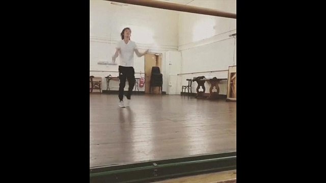 Мик Джаггер отжигает