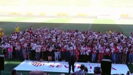 Télécharger la video: Castro 'Bautiza' a los Sevillistas de 2018