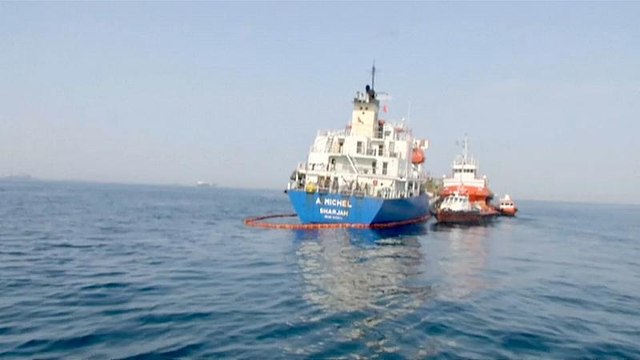 Нефть реагирует на мировые события