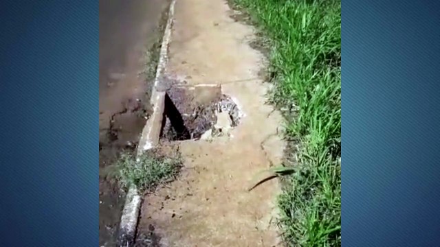 Vídeo: morador reclama de buraco em calçada na Rua Veneza
