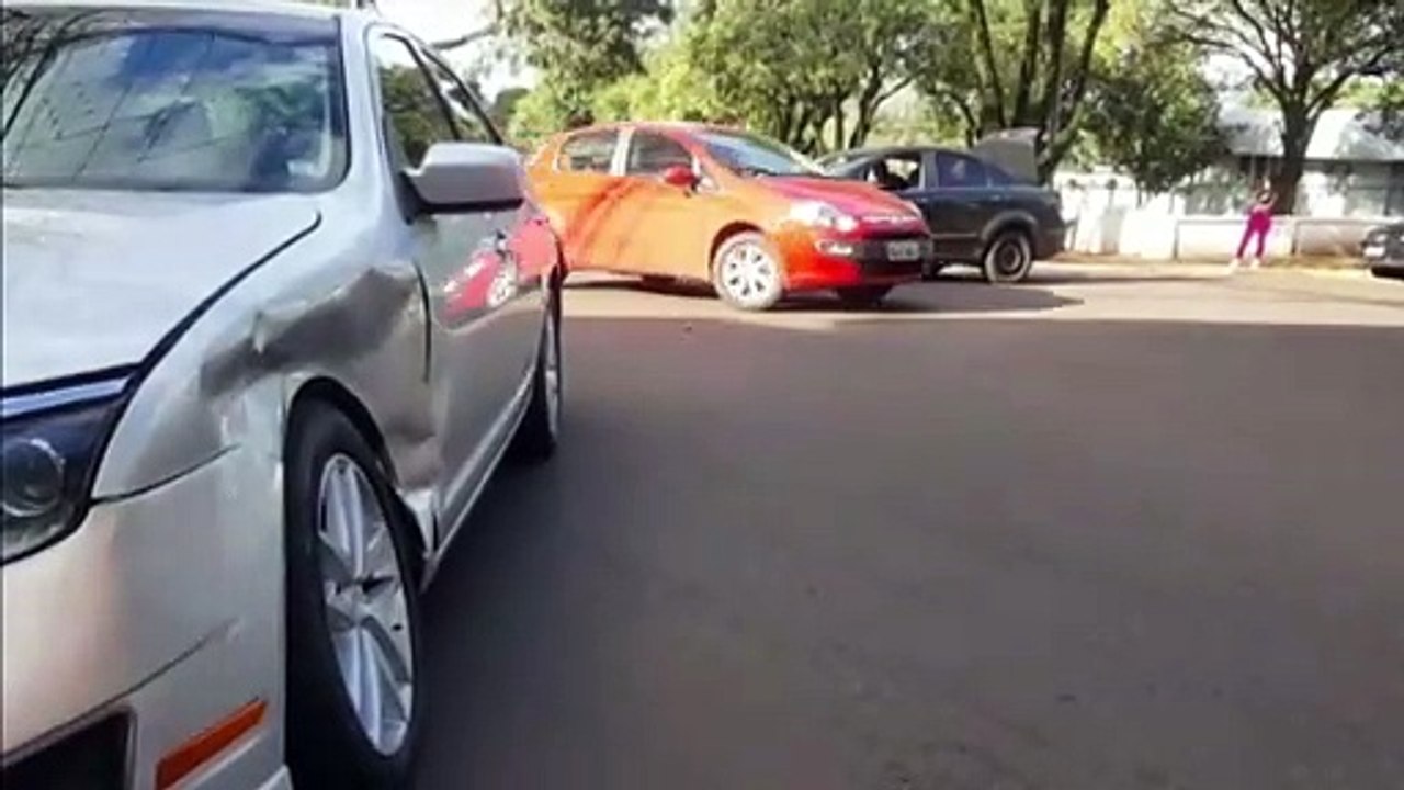 Veículos se envolvem em acidente no Centro