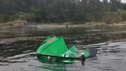 울산 앞바다서 서핑객 해초밭에 갇힌 60대 남성 구조 / YTN