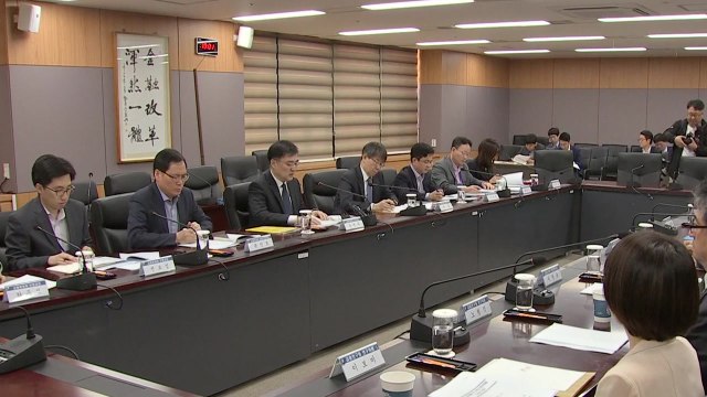 자영업자 부채 400조 원 넘어...연체율 반등 / YTN