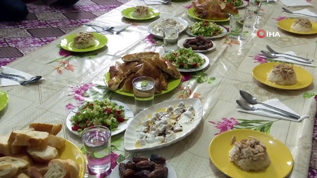 Binali Yıldırım Sultangazi’de Tan ailesinin iftar sofrasına misafir oldu