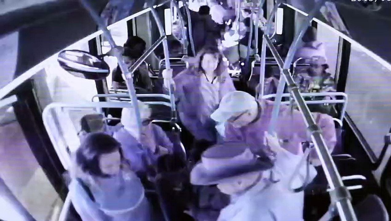 Las Vegas : une femme pousse un vieil homme hors du bus, il succombe à ses blessures