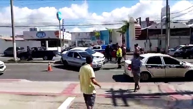Protesto, sentido Ifes indo pela Avenida Vitória