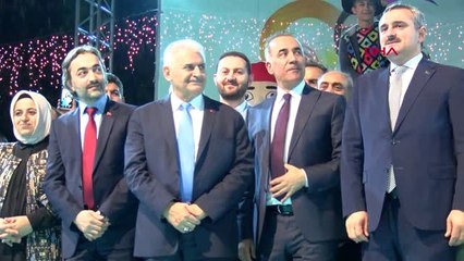 Binali Yıldırım'dan Sultangazi'de Cami Çıkışında Açıklama